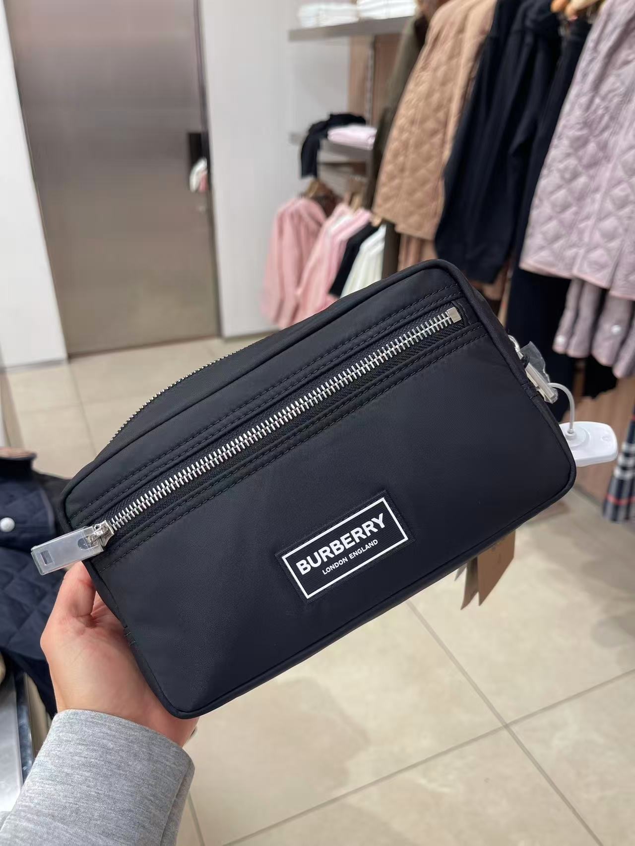 Burberry Wilton Nylon Washing bag zip pouch 2 colors