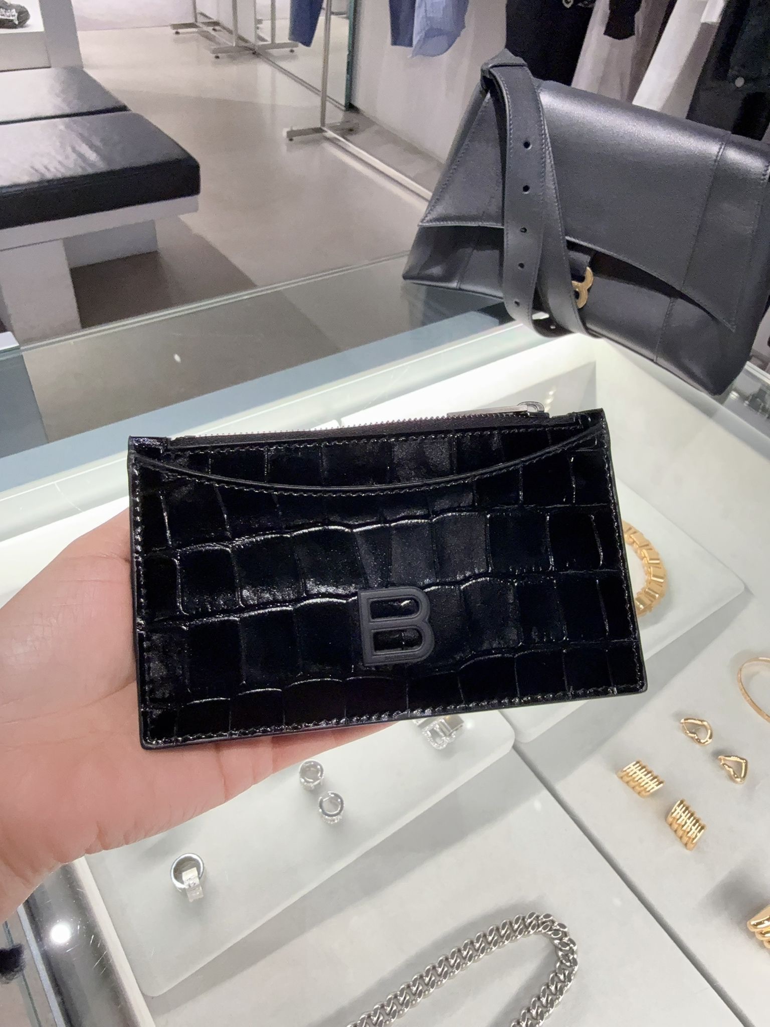 Balenciaga Hourglass Shiny Embossed Croc calf coin and cash hoder black 637371