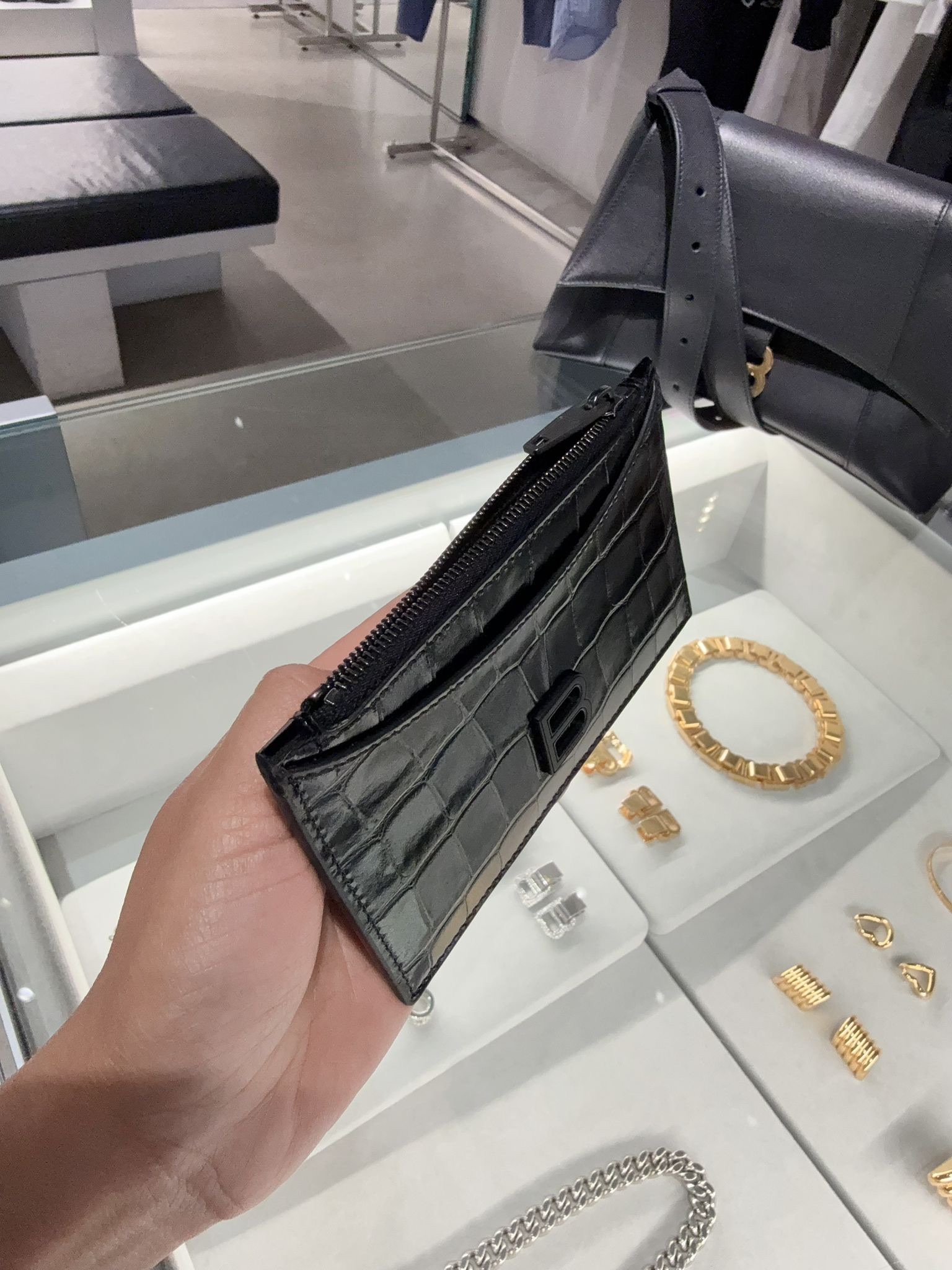 Balenciaga Hourglass Shiny Embossed Croc calf coin and cash hoder black 637371