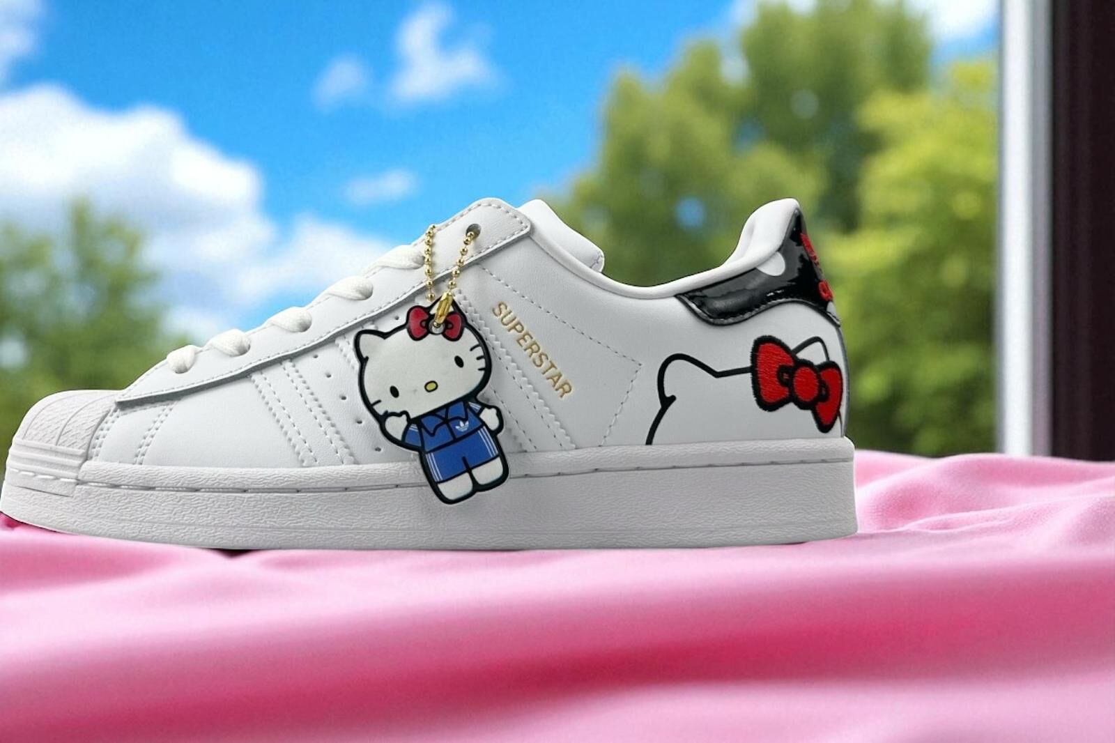 Hello Kitty x adidas Originals SUPERSTAR