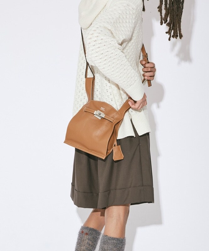 BEAUTIFUL PEOPLE / market shoulder bag in shrink leather