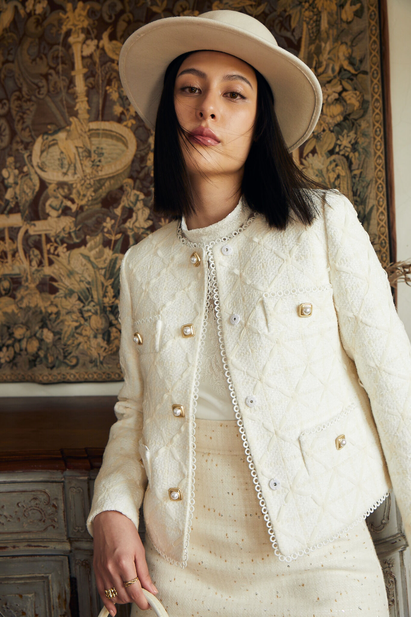 BB1HE050C1 光織白域金絲花呢 A 字短裙 (官網限定)