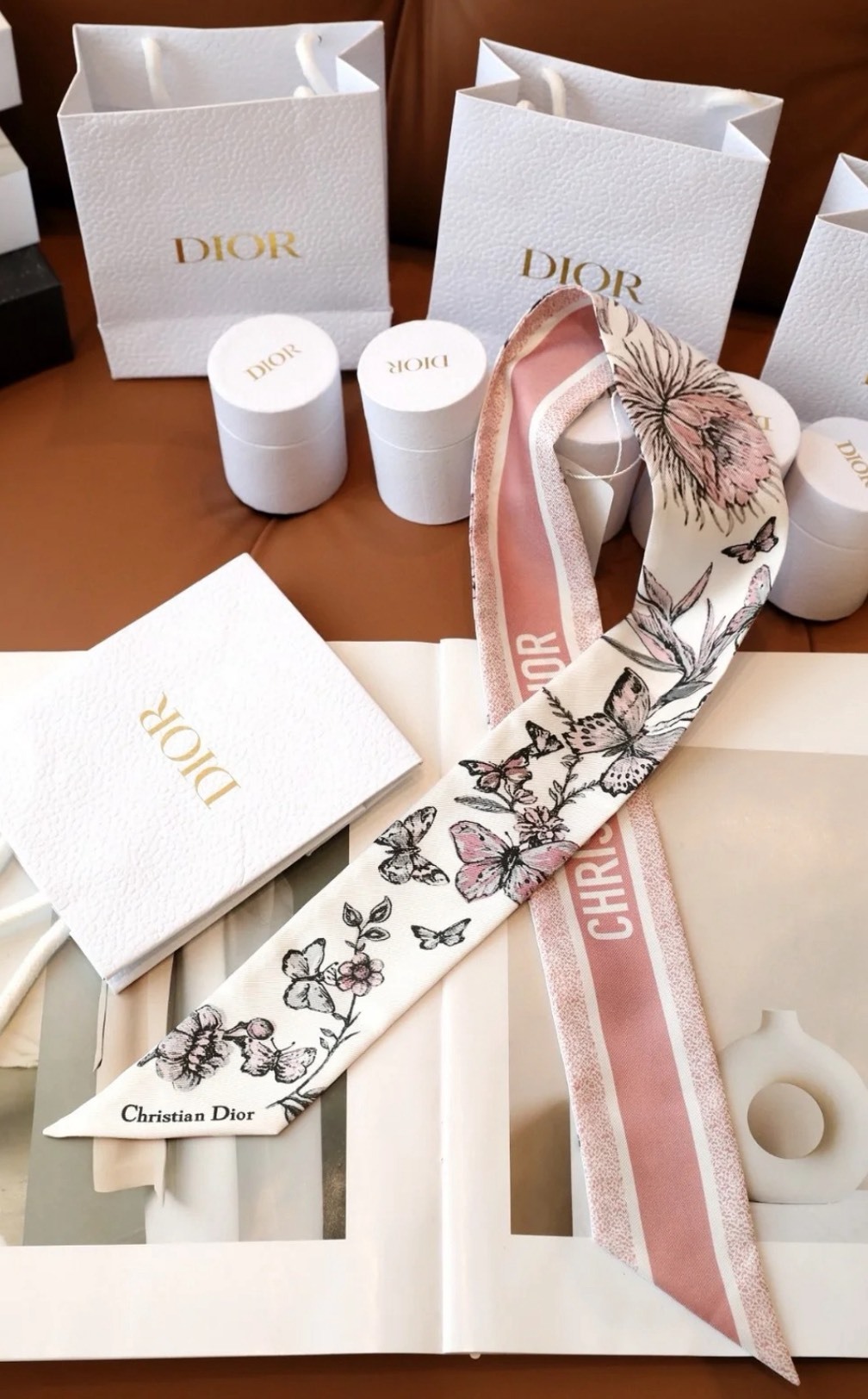 【DIOR】蝴蝶花園絲巾 (禮盒裝)