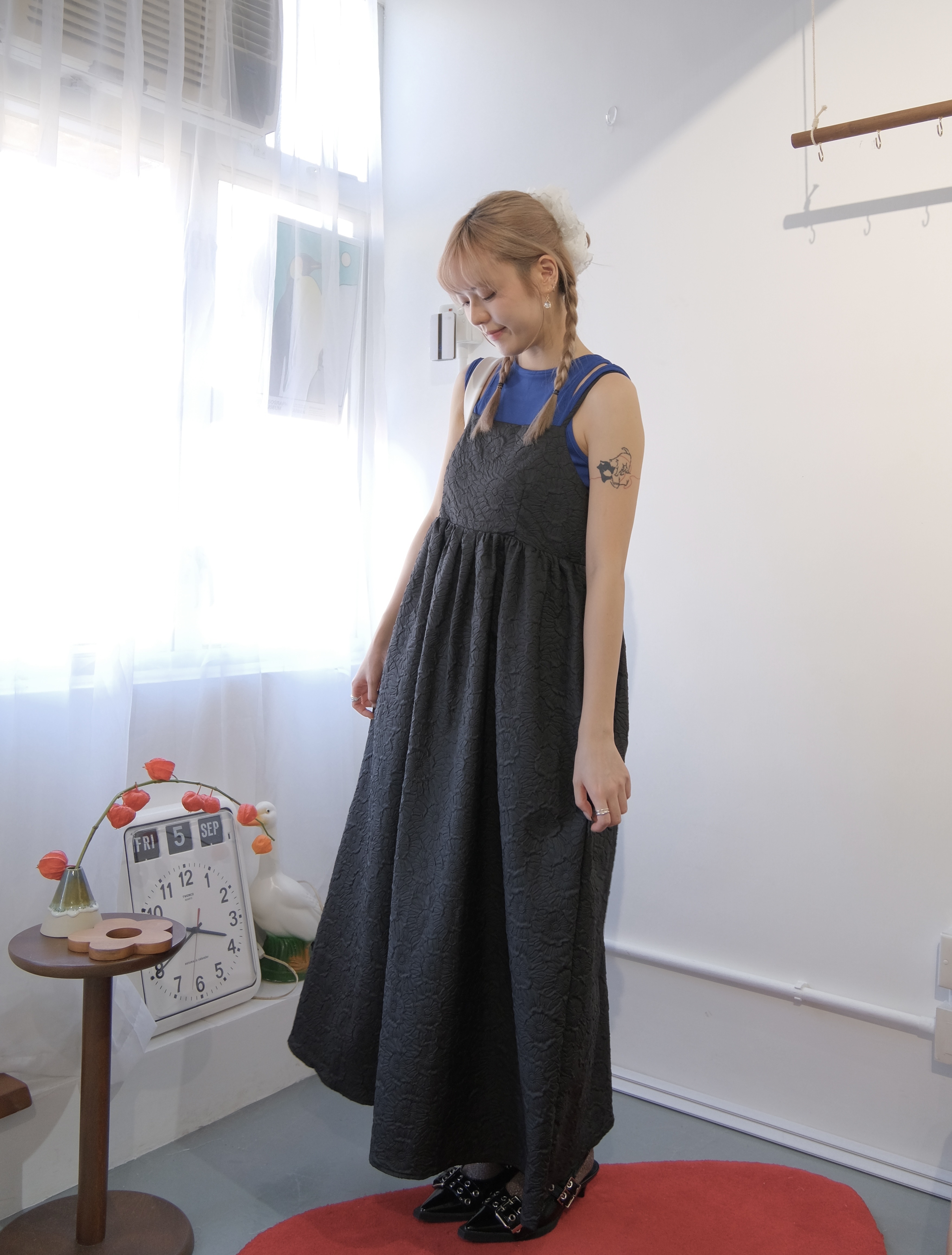 [兩色入]刺繡花布料洋裝(Black)