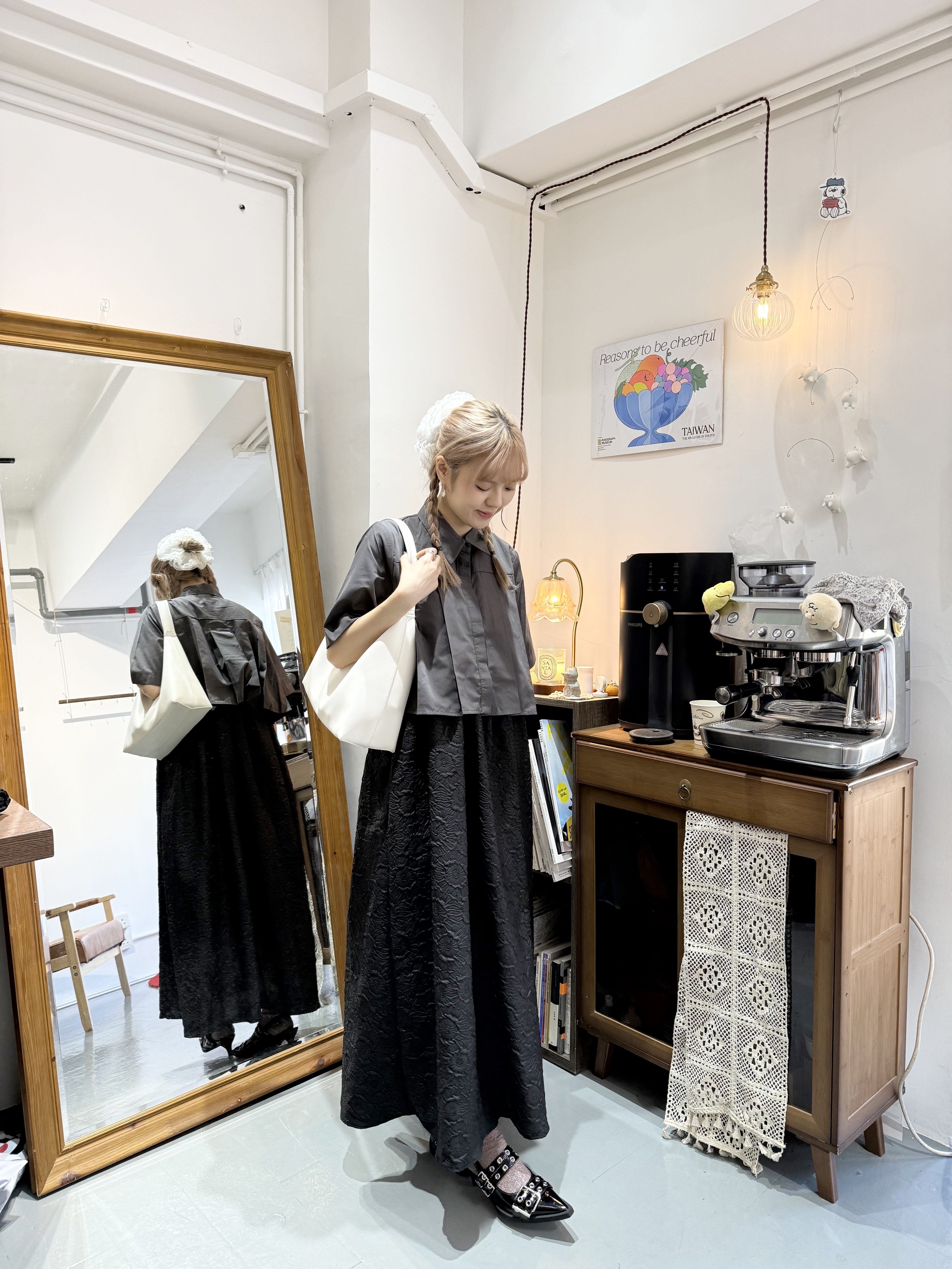 [兩色入]刺繡花布料洋裝(Black)