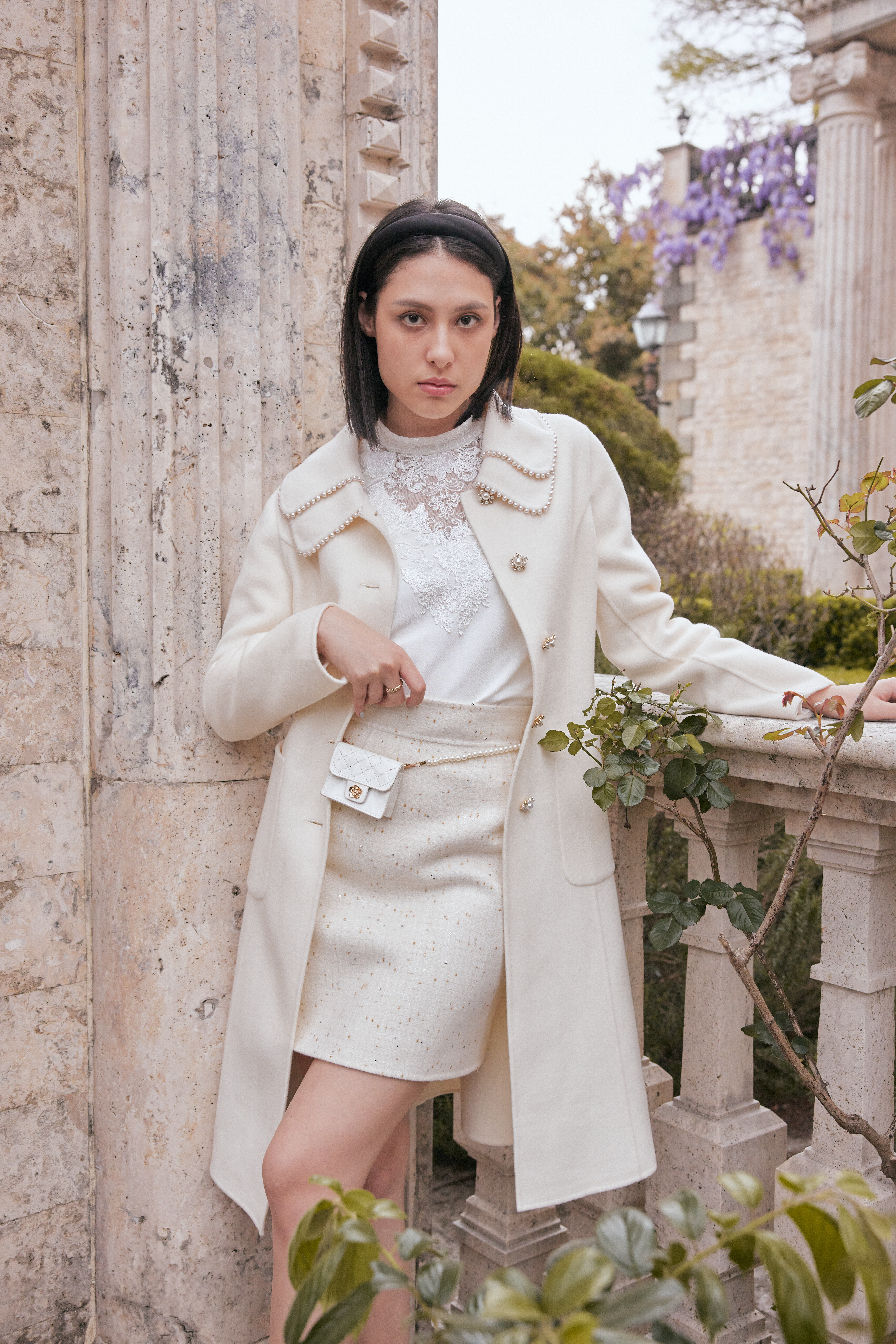 BB1AA006A1 法式莊園蕾絲刺繡微高領上衣 (官網限定)