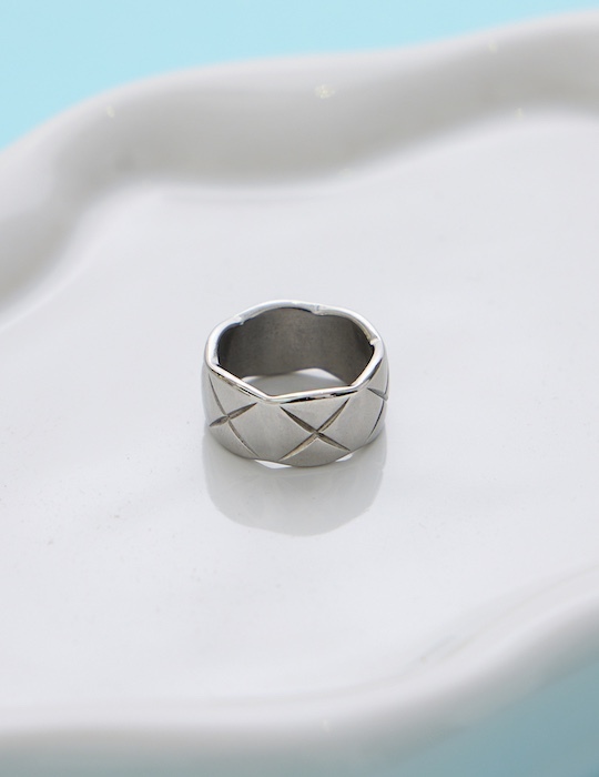 【鈦鋼】經典菱格戒指-寬版(銀)