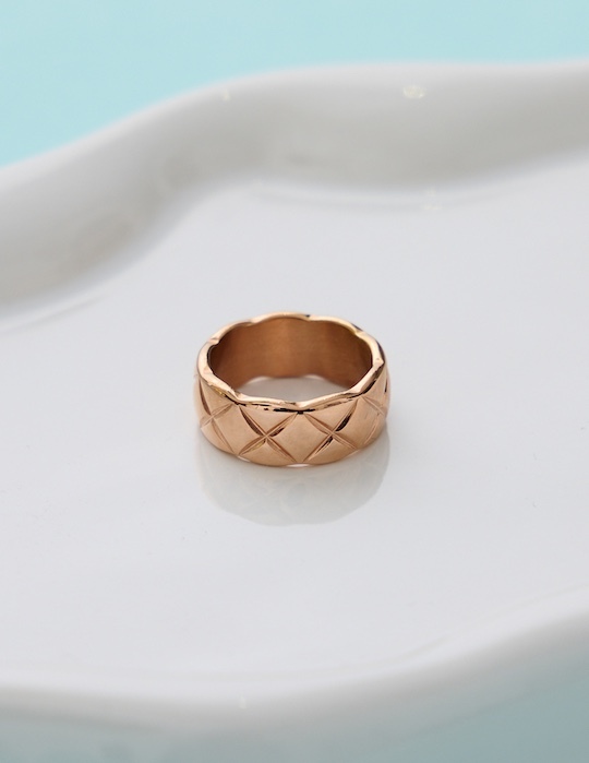 【鈦鋼】經典菱格戒指-中版(玫瑰金)