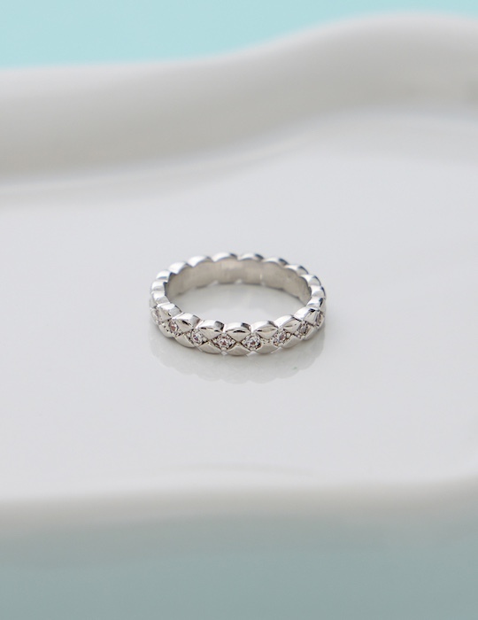 【鈦鋼】點鑽菱格戒指(銀)