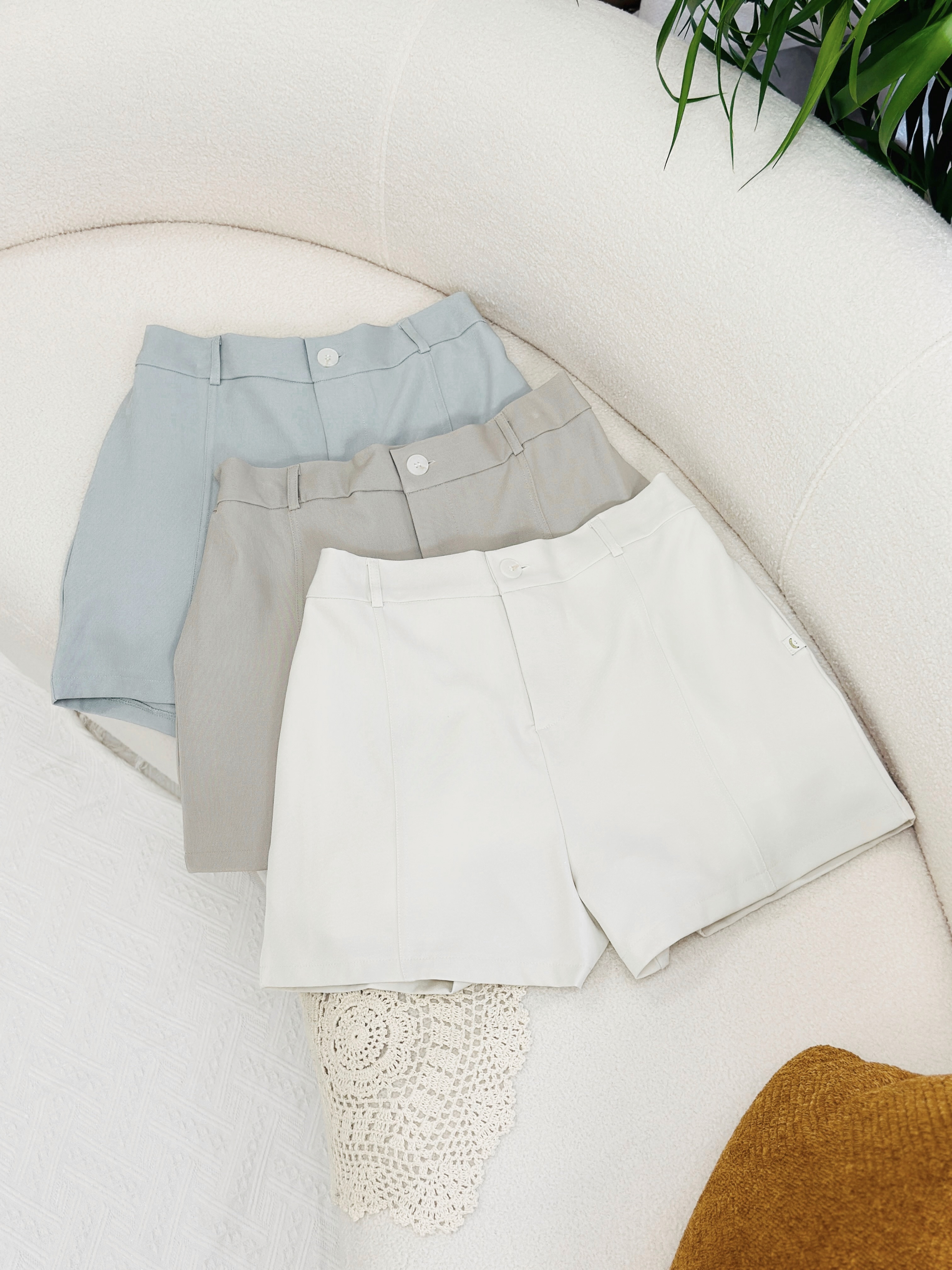 三色 / 簡約縫褶西裝短褲 / Minimal Pleated Tailored Shorts
