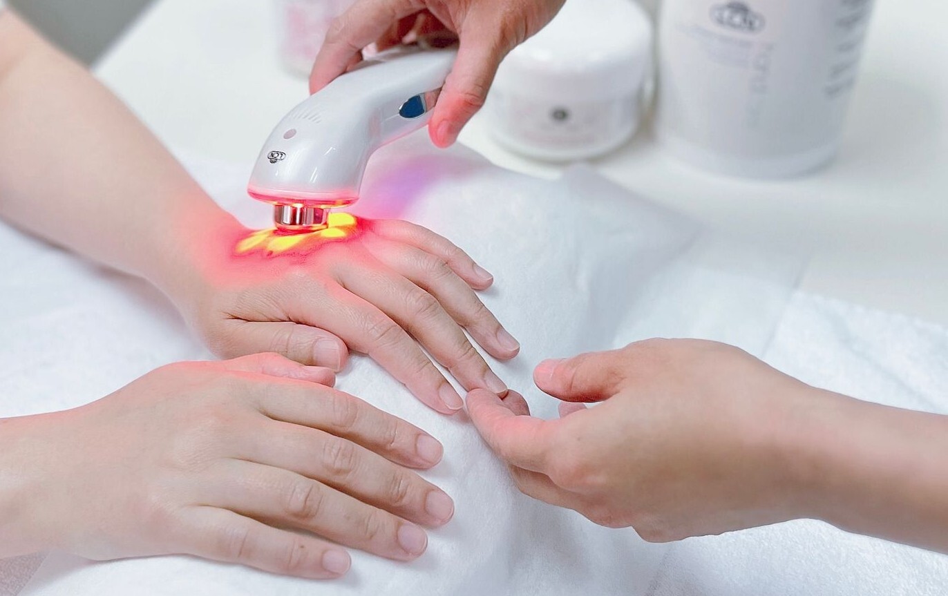 超亮白紅光手部療程