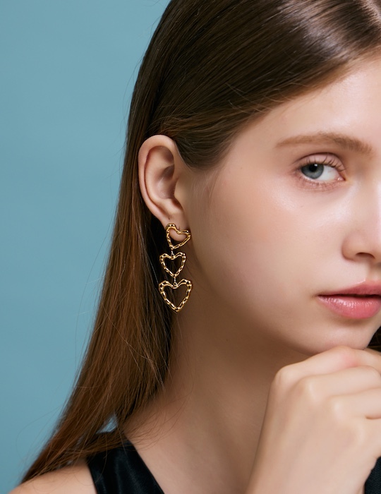 【鈦鋼】心心相扣。針式耳環(金)