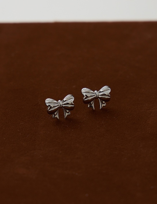 【鈦鋼】柔美蝴蝶結。針式耳環(銀)