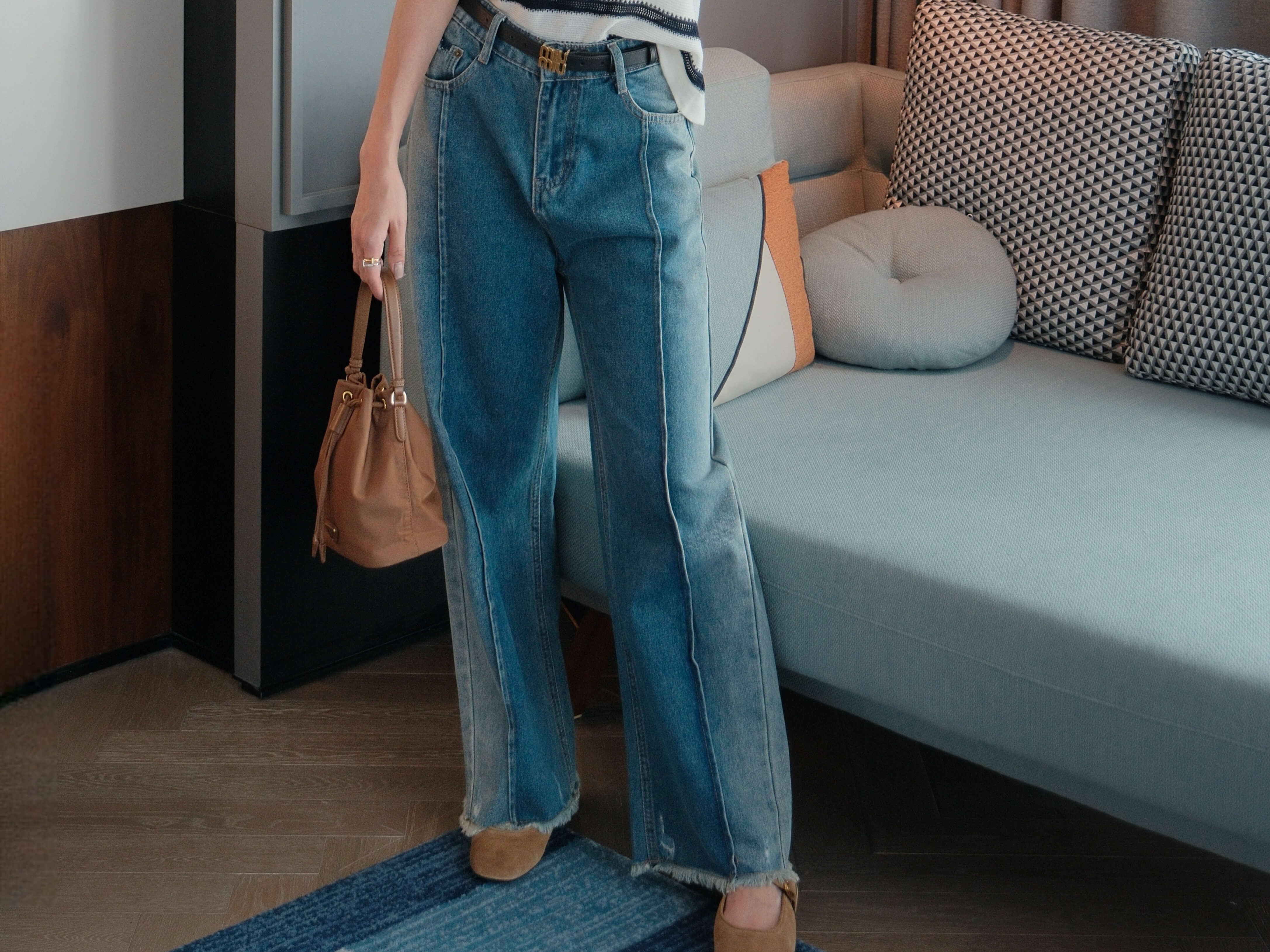 Front Seam Contrast Washed Denim Jeans_JE256L01