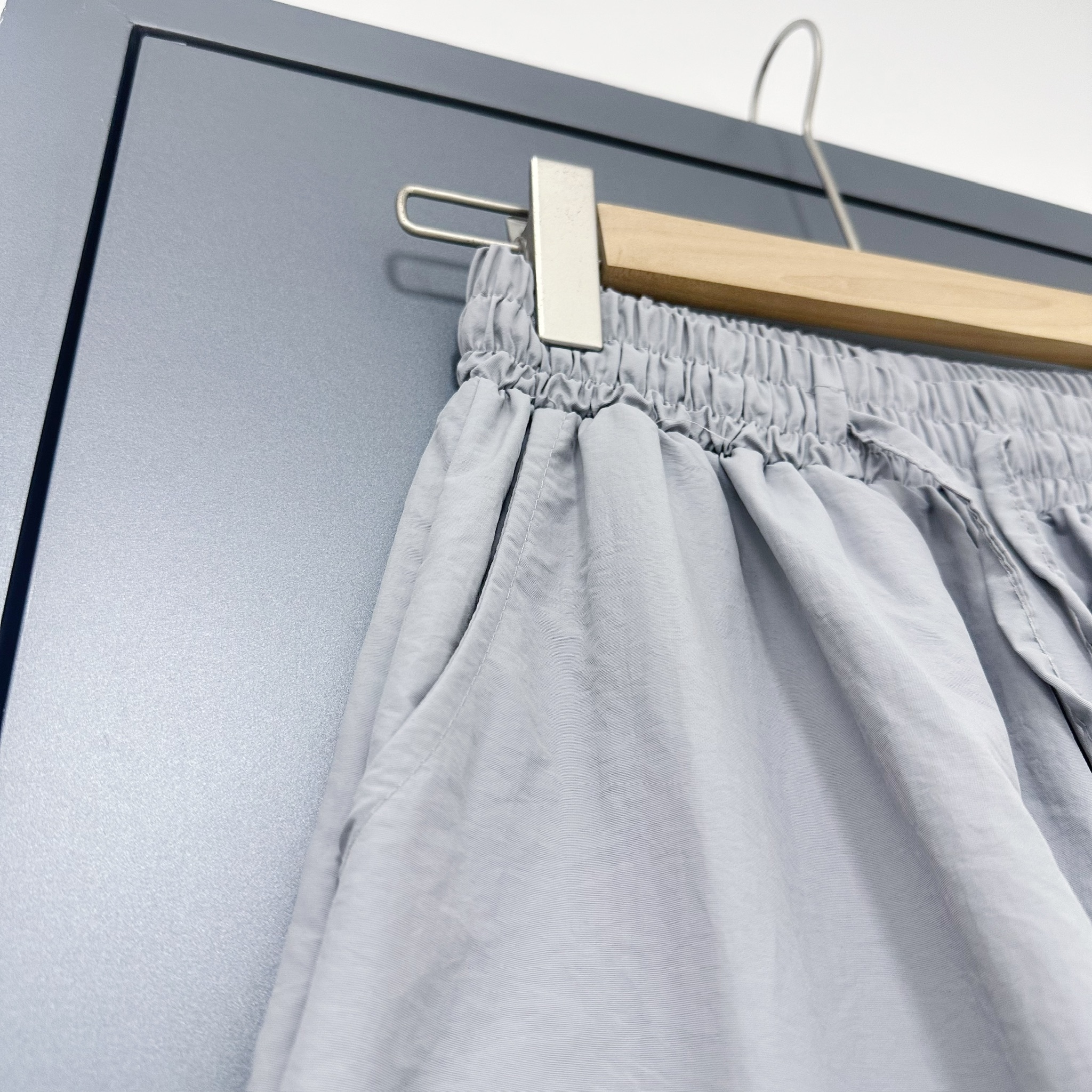 【優惠現貨】韓國穿窿綁結尼龍褲（2色)