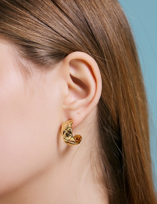 質感寬菱格。針式耳環(金)