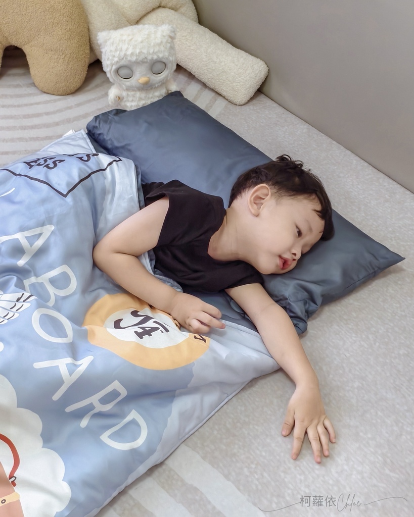幼兒園必備好物睡袋兩件組推薦｜媽咪學苑 赫媽咪天絲舒眠經典款兒童睡袋 透氣舒適 好收納 好清潔 兒童睡袋分享