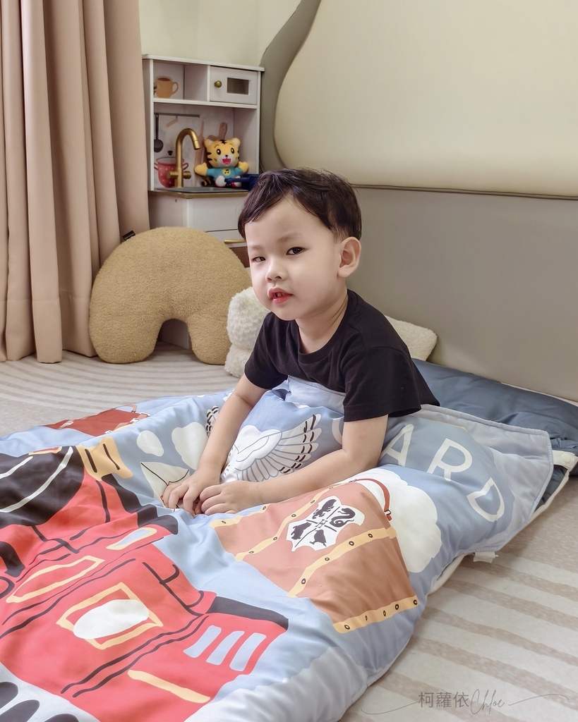 幼兒園必備好物睡袋兩件組推薦｜媽咪學苑 赫媽咪天絲舒眠經典款兒童睡袋 透氣舒適 好收納 好清潔 兒童睡袋分享