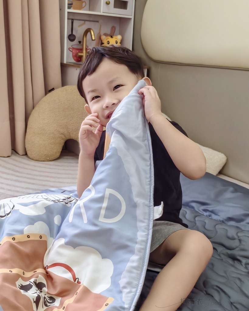幼兒園必備好物睡袋兩件組推薦｜媽咪學苑 赫媽咪天絲舒眠經典款兒童睡袋 透氣舒適 好收納 好清潔 兒童睡袋分享