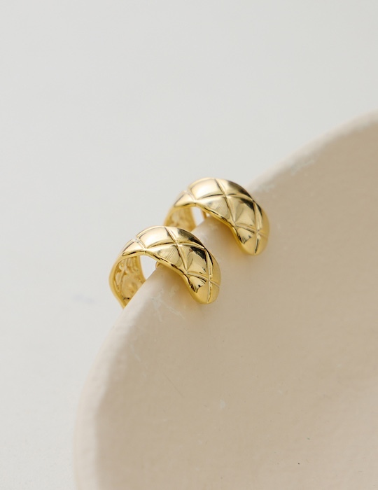 質感寬菱格。夾式耳環(金)