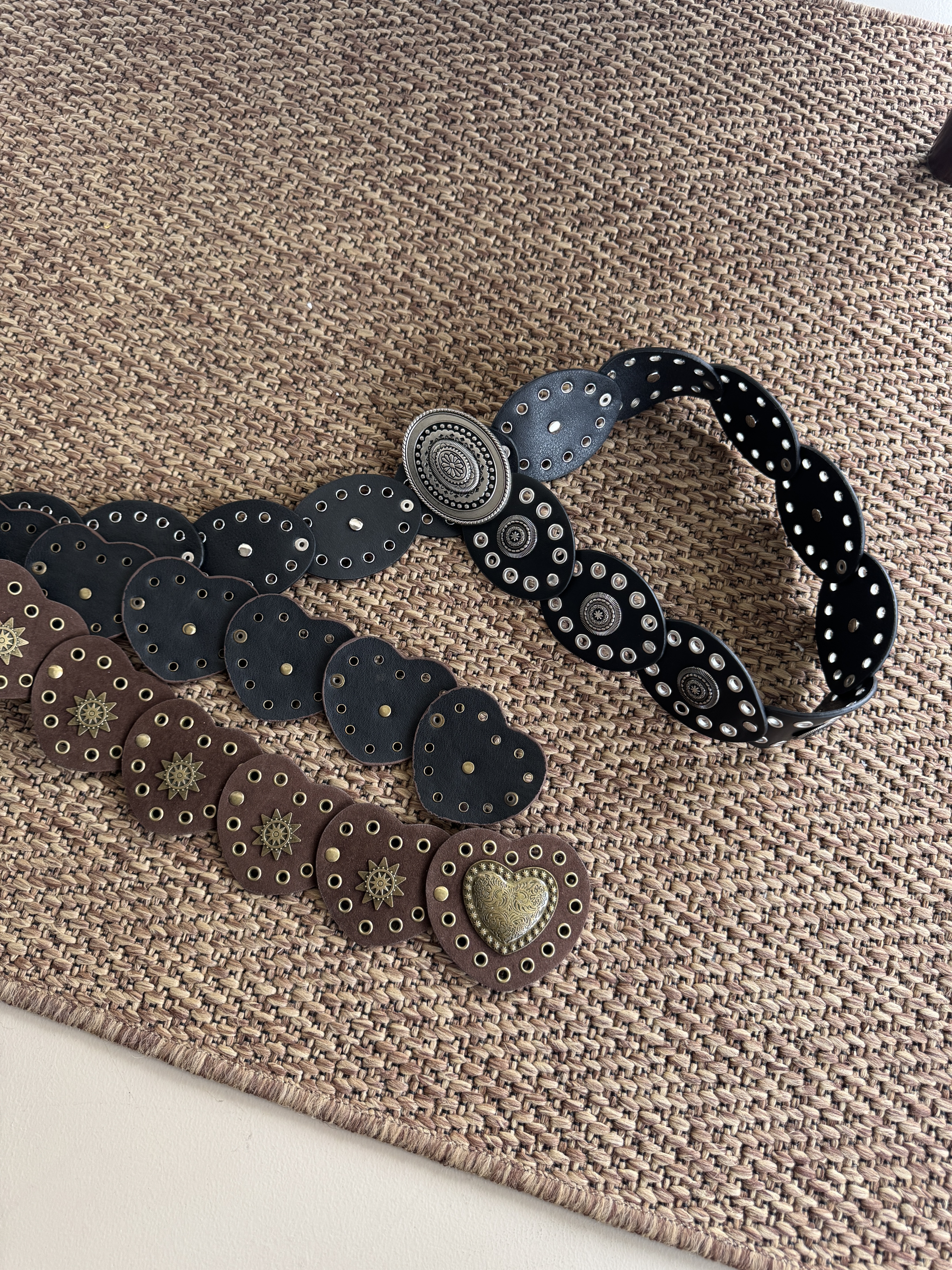 麂皮棕色愛心腰帶