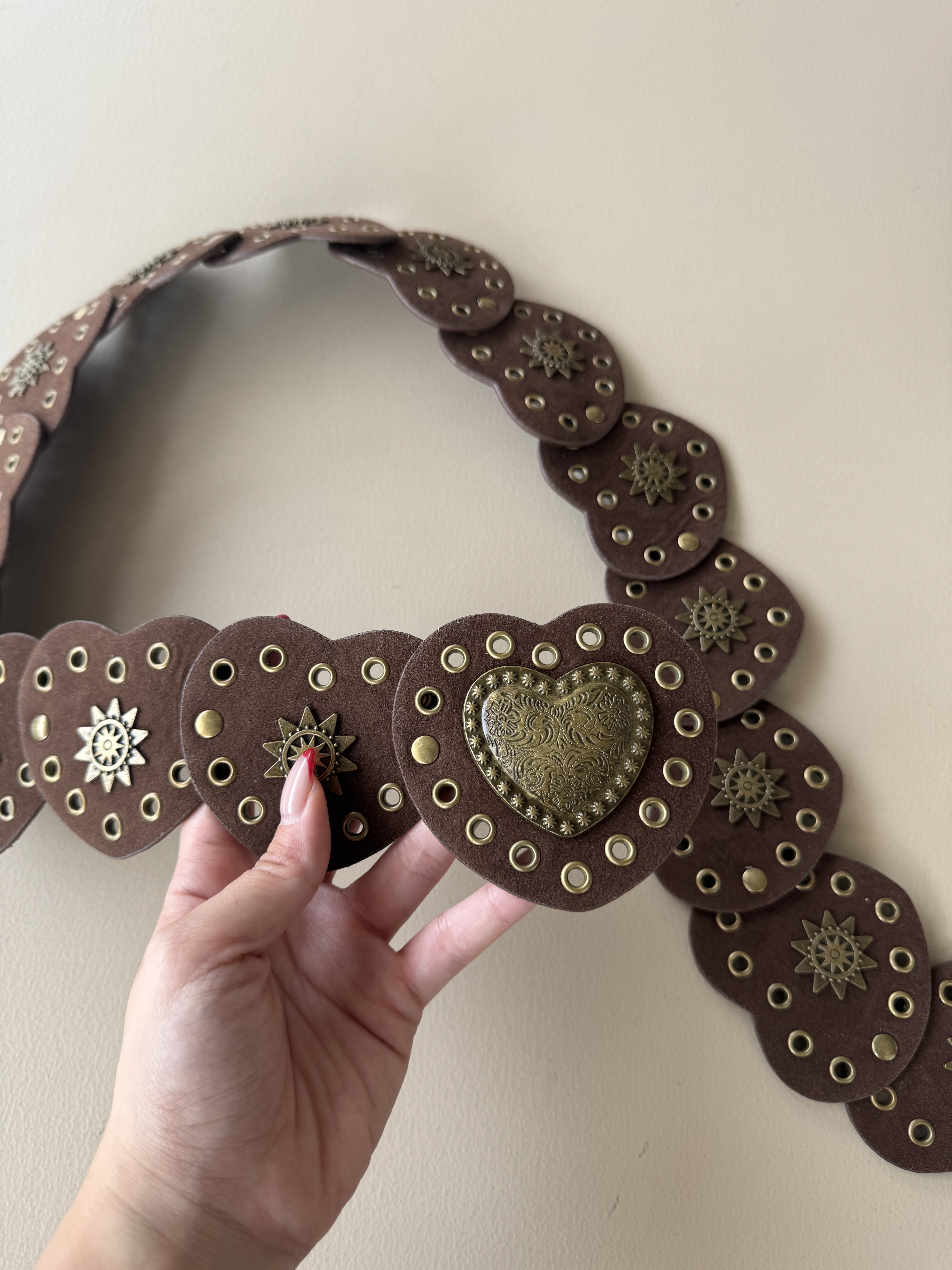 麂皮棕色愛心腰帶