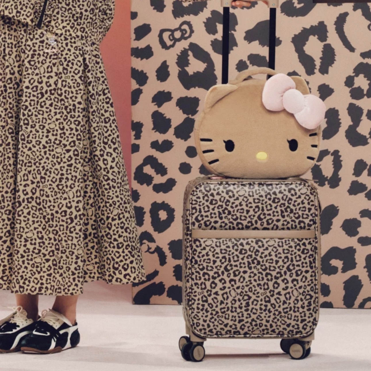SANRIO HELLO KITTY x TBH 登機箱 行李箱 豹紋仿皮革 18寸 旅行 凱蒂貓