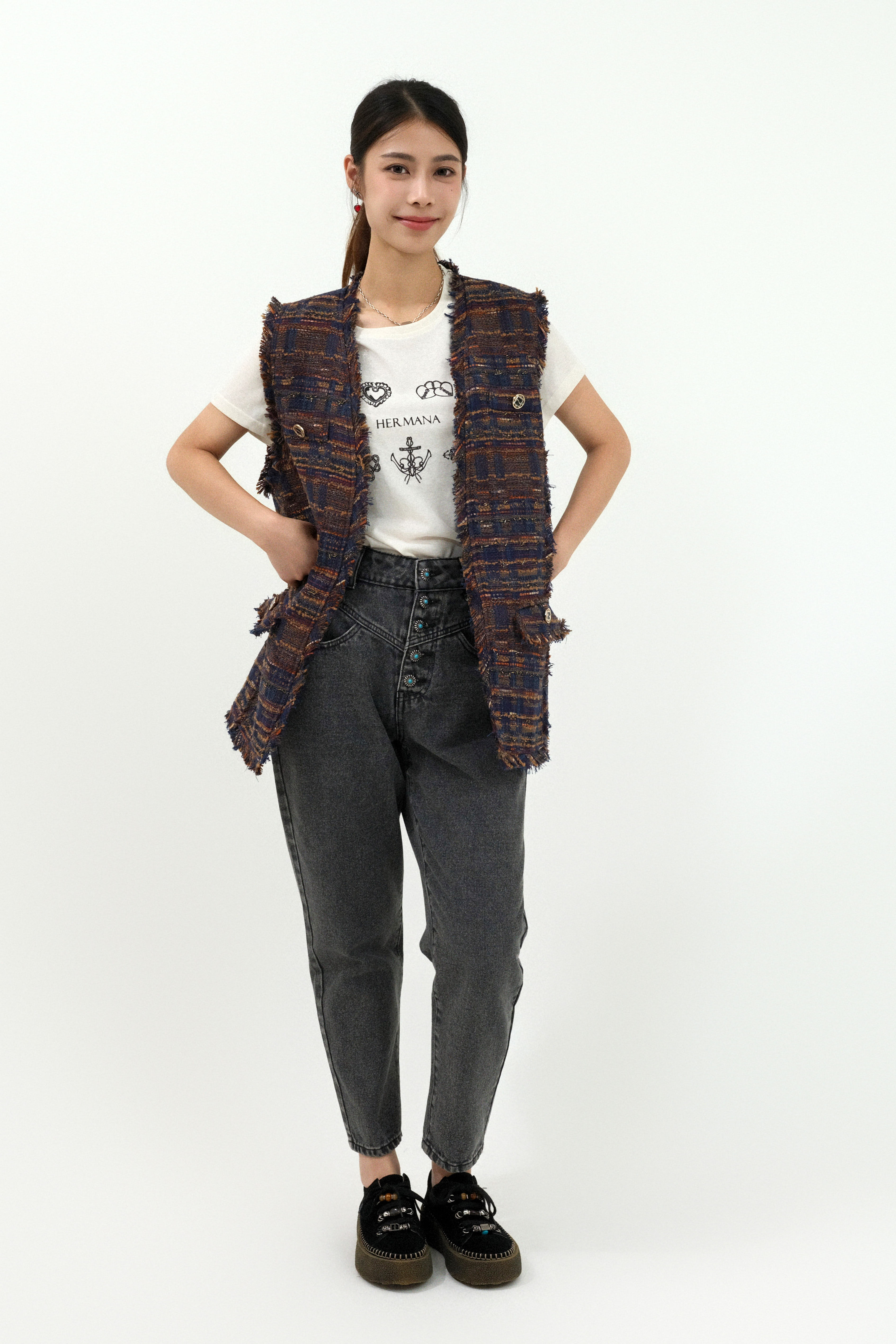 FW25_0033（背心外套＋Tee＋牛仔褲）