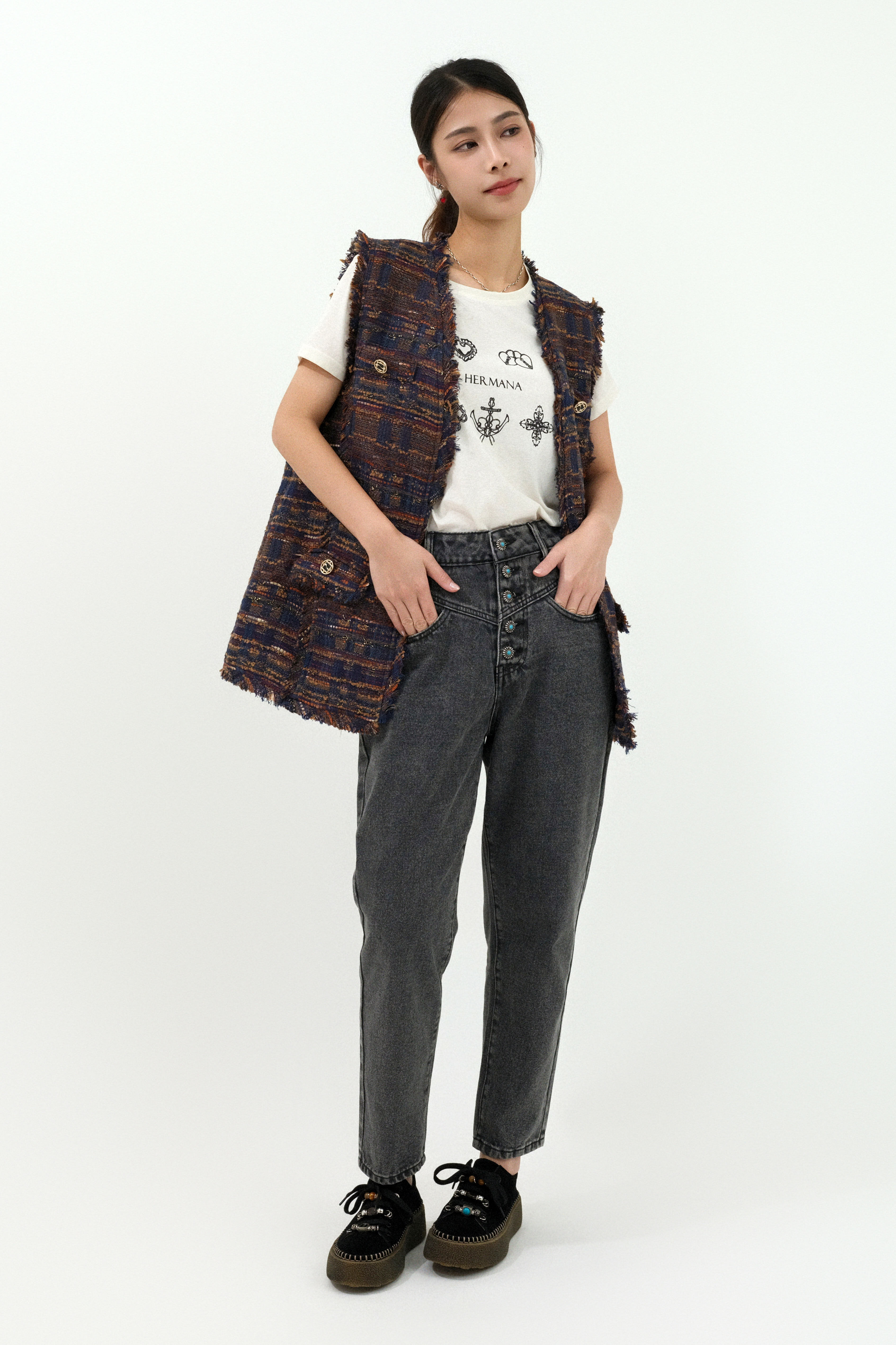 FW25_0033（背心外套＋Tee＋牛仔褲）