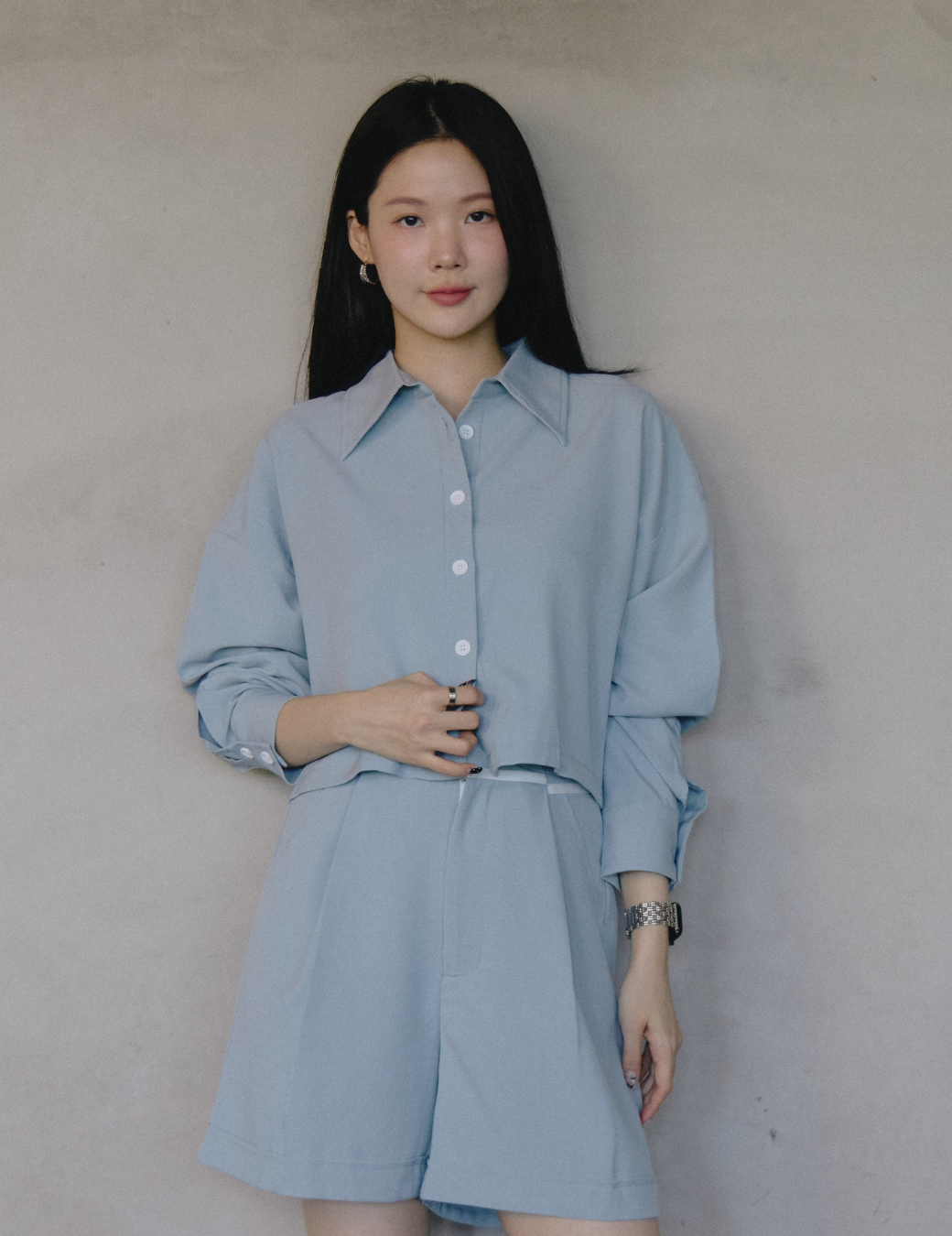 尖領造型短版襯衫