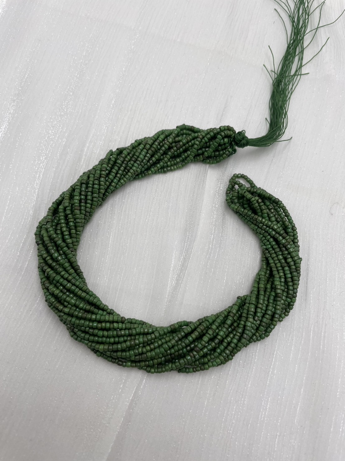 串-做舊綠繡珠2mm