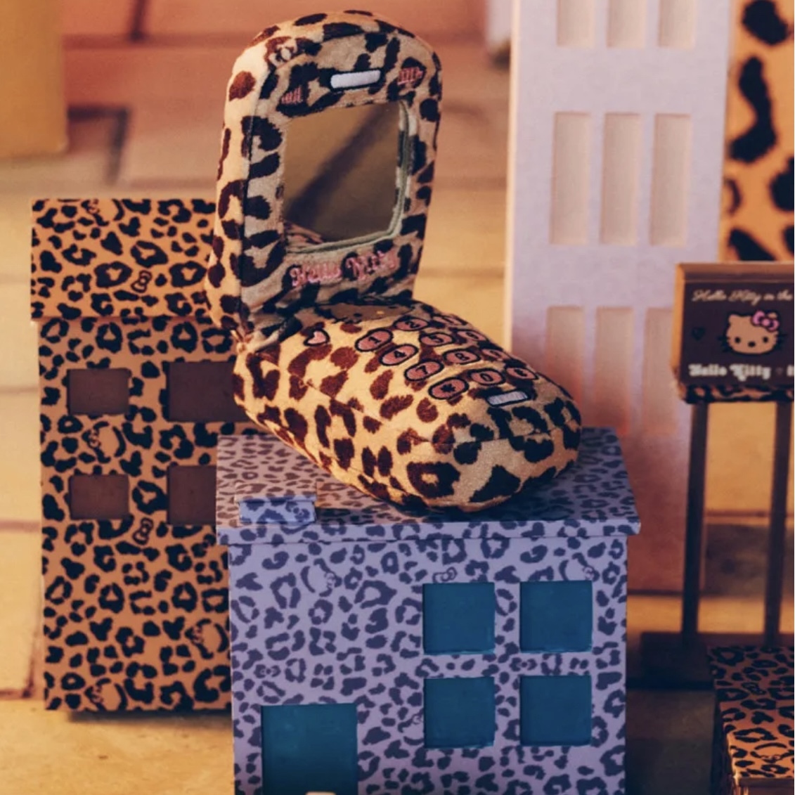 SANRIO HELLO KITTY x TBH 豹紋隨身鏡 鏡子 翻蓋手機造型 凱蒂貓