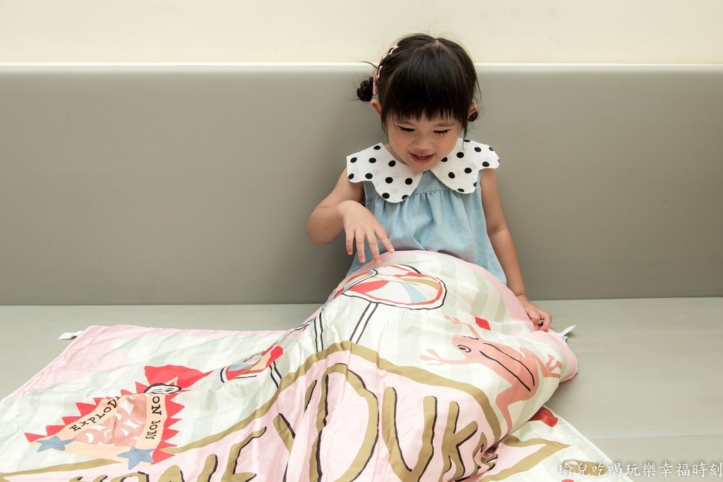【育兒❤分享】媽咪學苑｜赫媽咪天絲彈力支撐款兒童睡袋｜幼兒園睡袋兩件組開箱分享，幼兒園入學必備清單