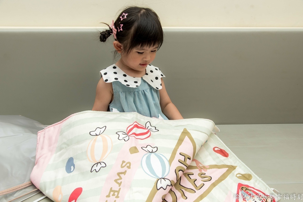 【育兒❤分享】媽咪學苑｜赫媽咪天絲彈力支撐款兒童睡袋｜幼兒園睡袋兩件組開箱分享，幼兒園入學必備清單