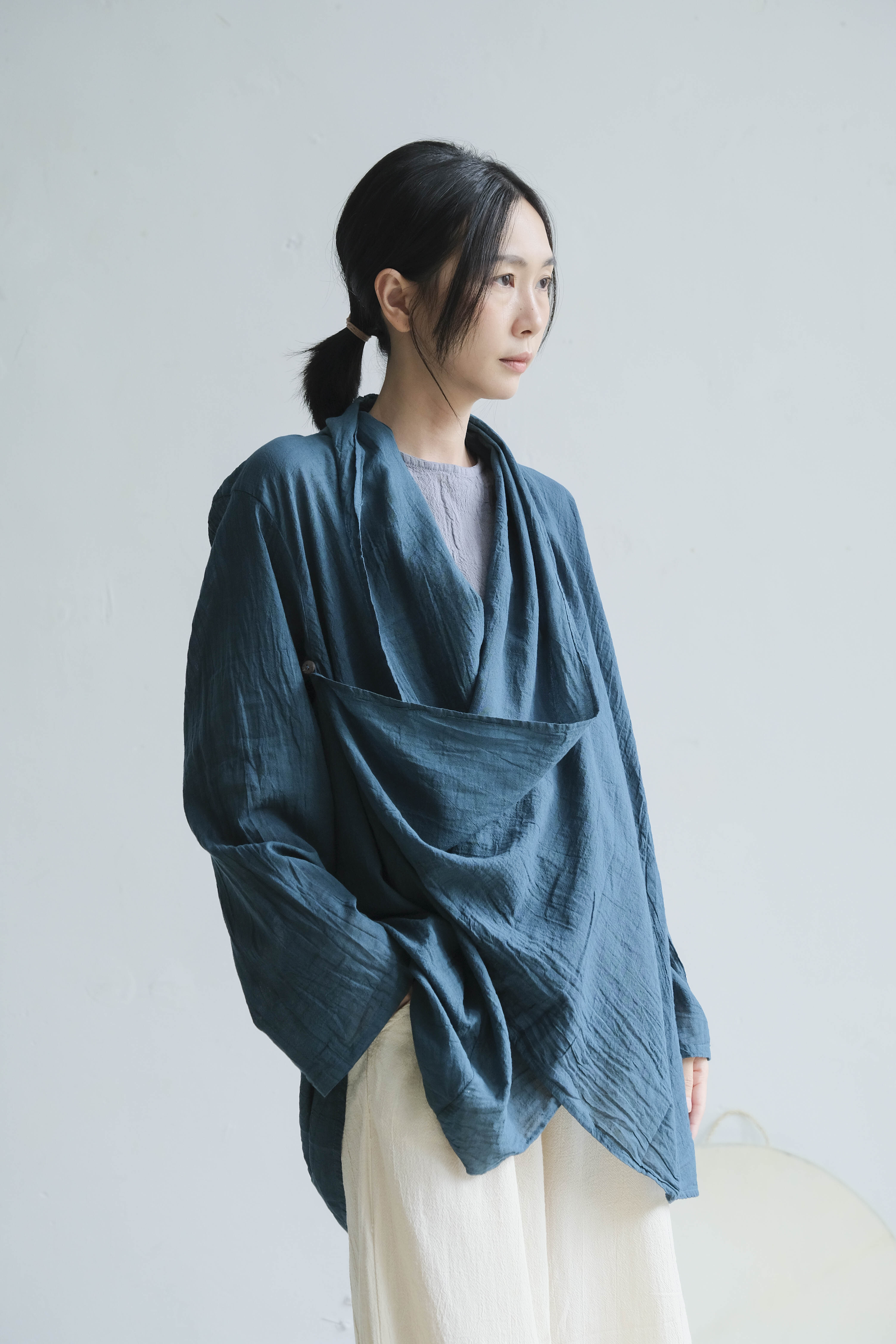 長袖堆領薄罩衫 / 慕斯布 湖水藍