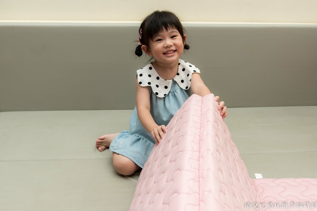 【育兒❤分享】媽咪學苑｜赫媽咪天絲彈力支撐款兒童睡袋｜幼兒園睡袋兩件組開箱分享，幼兒園入學必備清單