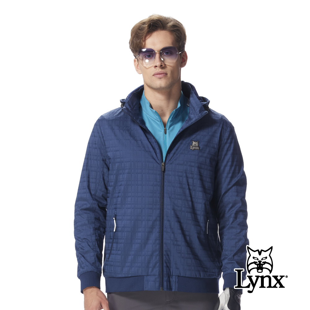 【Lynx Golf】男款防潑水防風暗格紋連帽款拉鍊剪裁風衣夾克