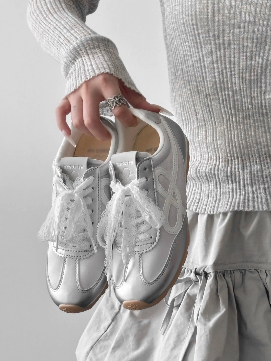 WE FLOWER 流光銀 蕾絲小花鞋