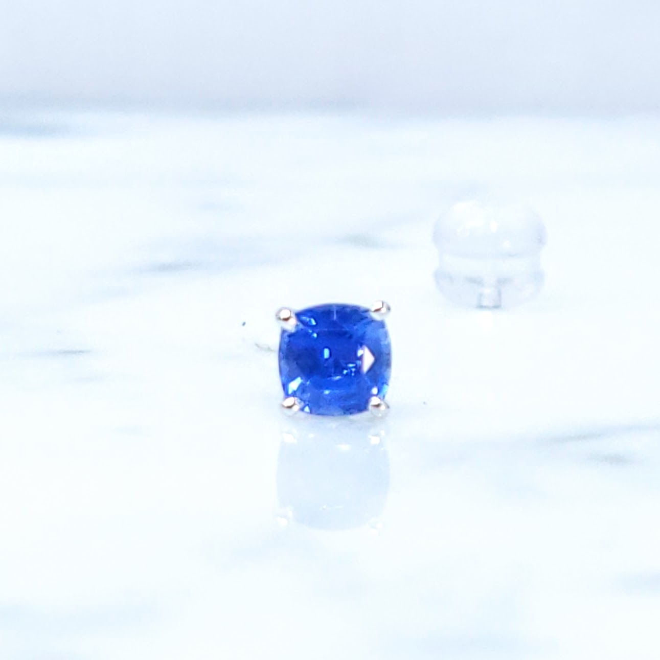 18K White Gold 0.50ct Sapphire Single Earring