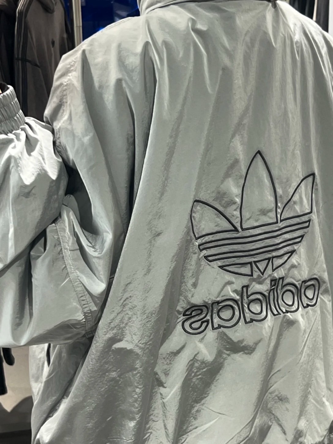 ADIDAS ORIGINALS 太空銀 連帽外套