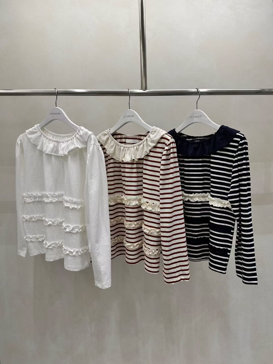 AF5009 木耳邊拼接條紋長袖上衣