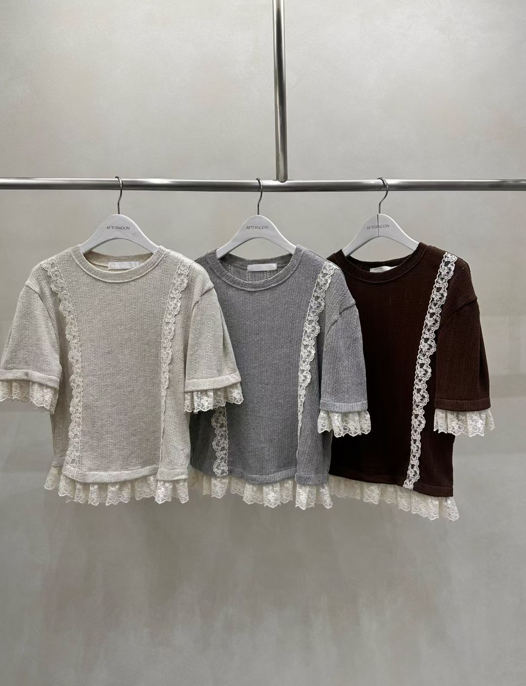 AF5010 優雅蕾絲拼邊圓領上衣