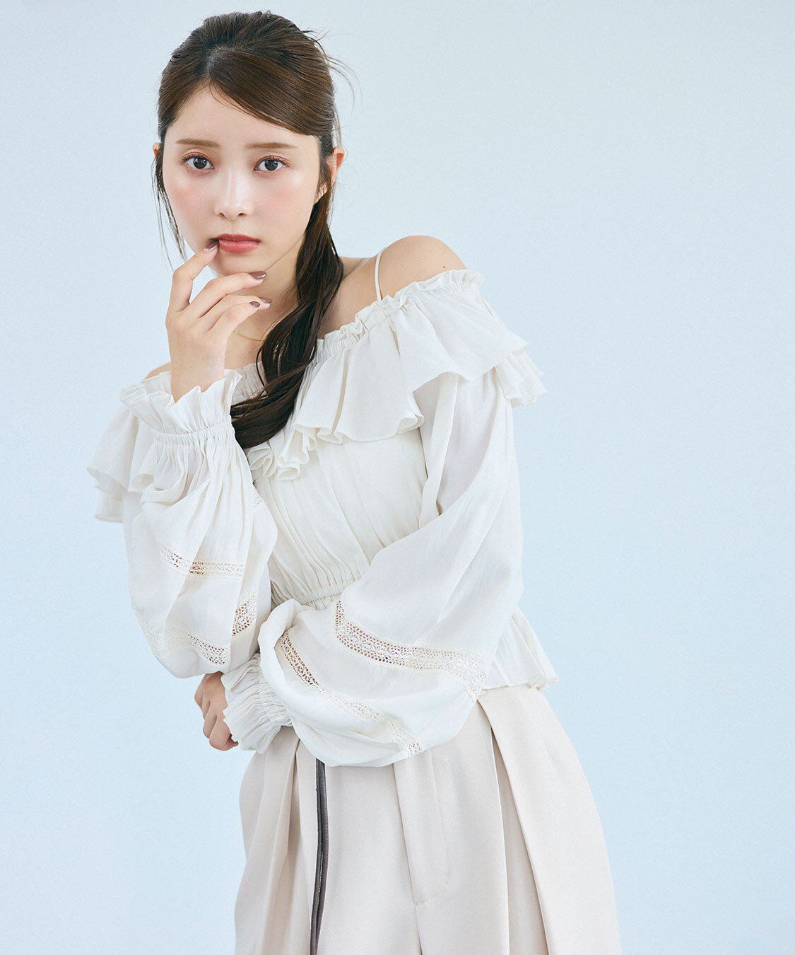 [預購] 折扣 COCO DEAL 露肩荷葉緞面襯衫