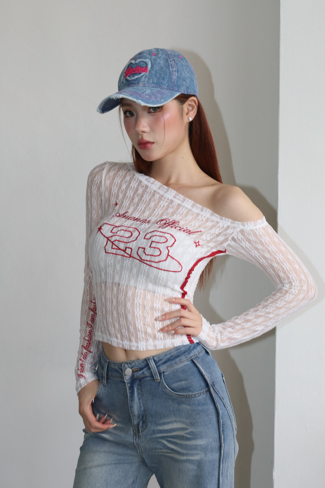 [ Ananas設計款✨]品牌LOGO斜肩蕾絲上衣