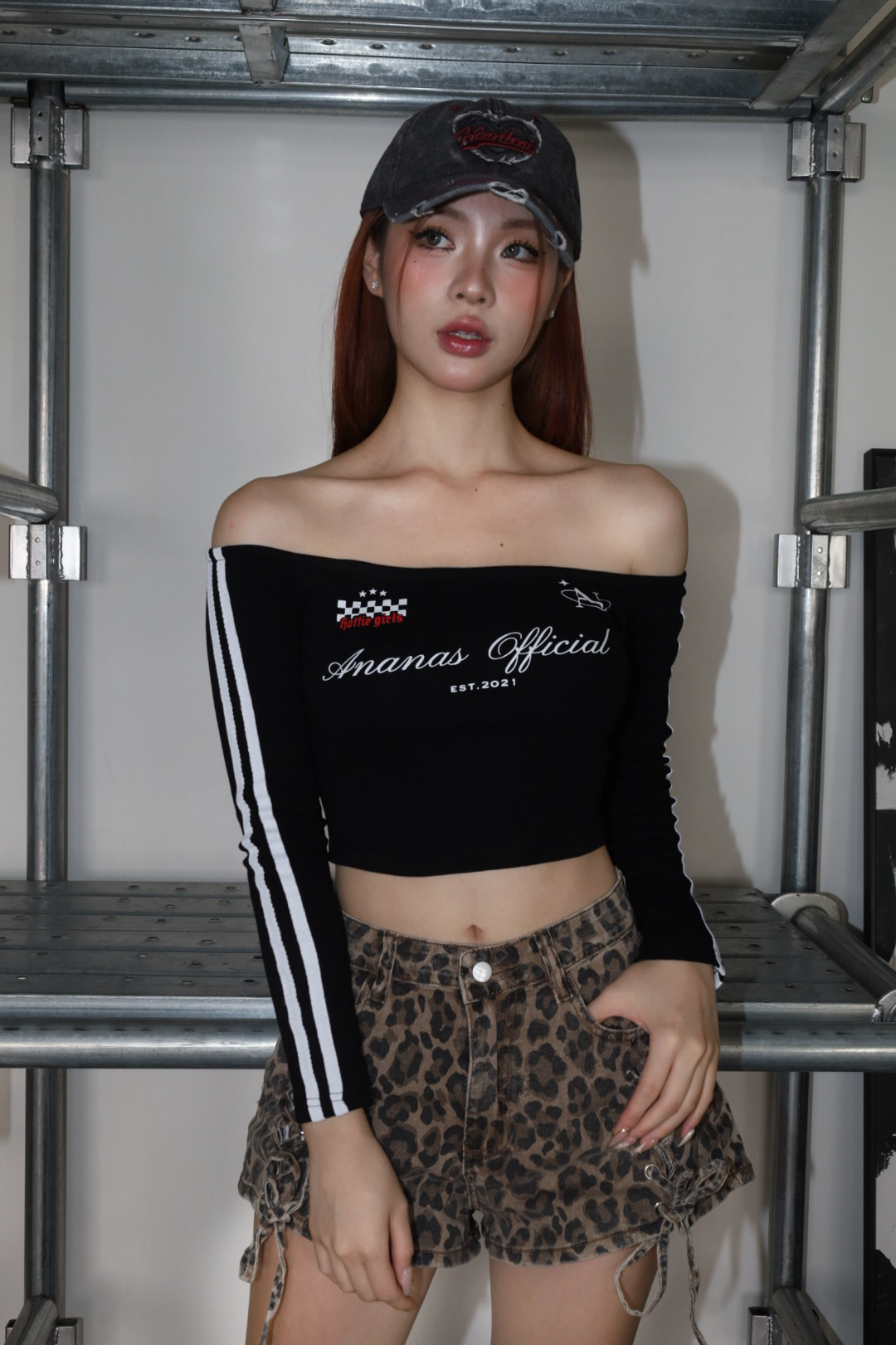 [ Ananas設計款✨]品牌LOGO運動風一字領