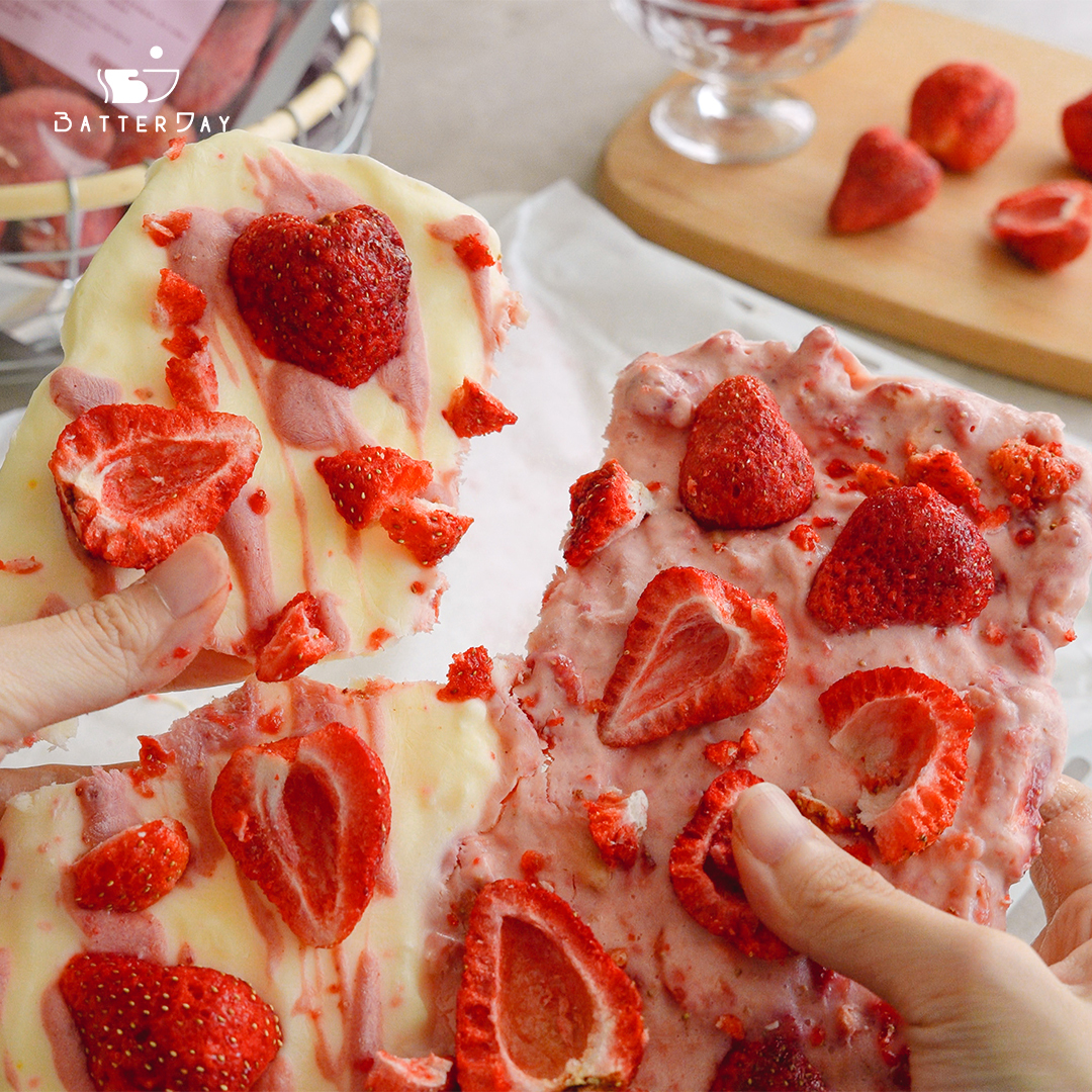 “焙日特大草莓凍乾食譜運用：草莓優格冰磚實拍”