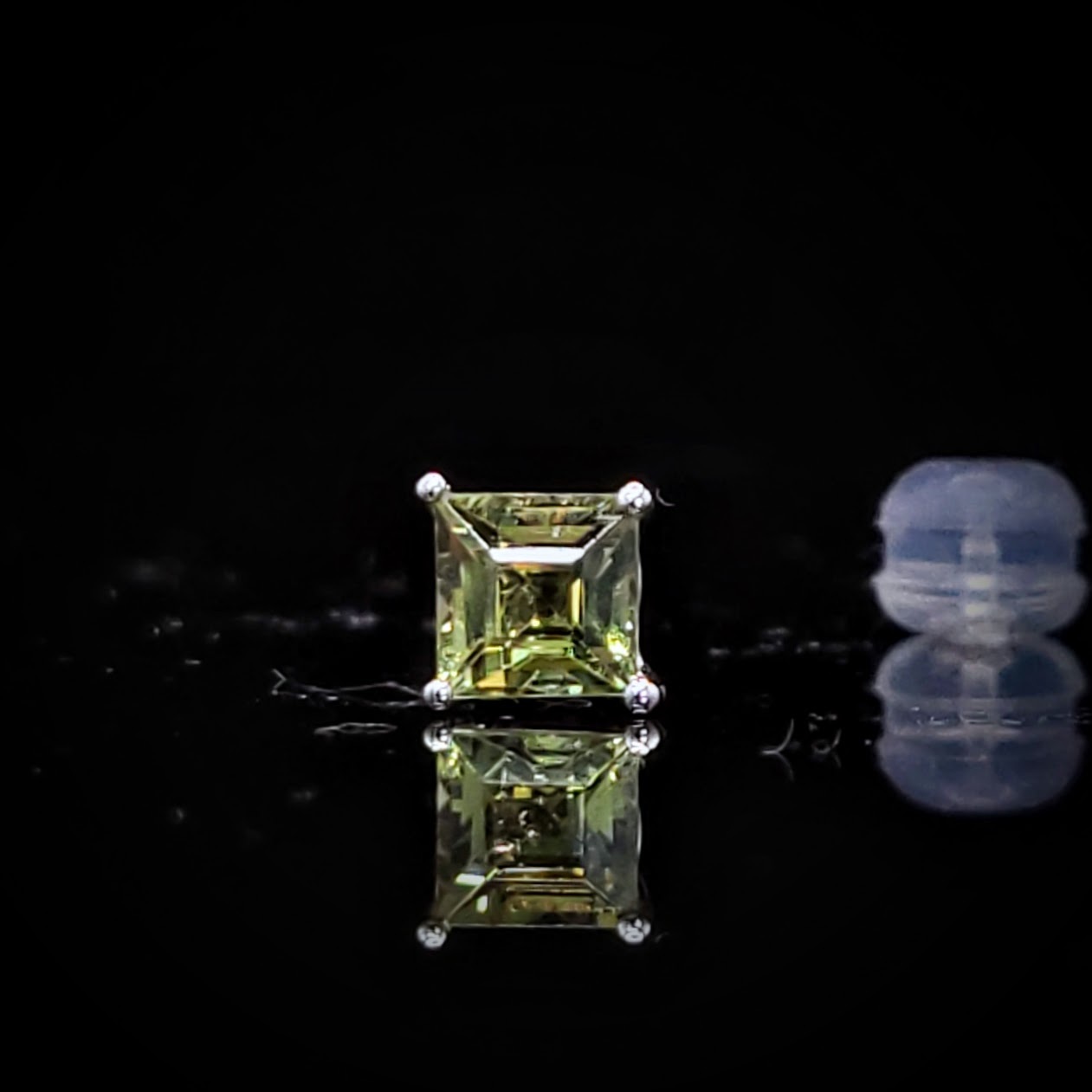 18K White Gold 0.50ct Sapphire Single Earring