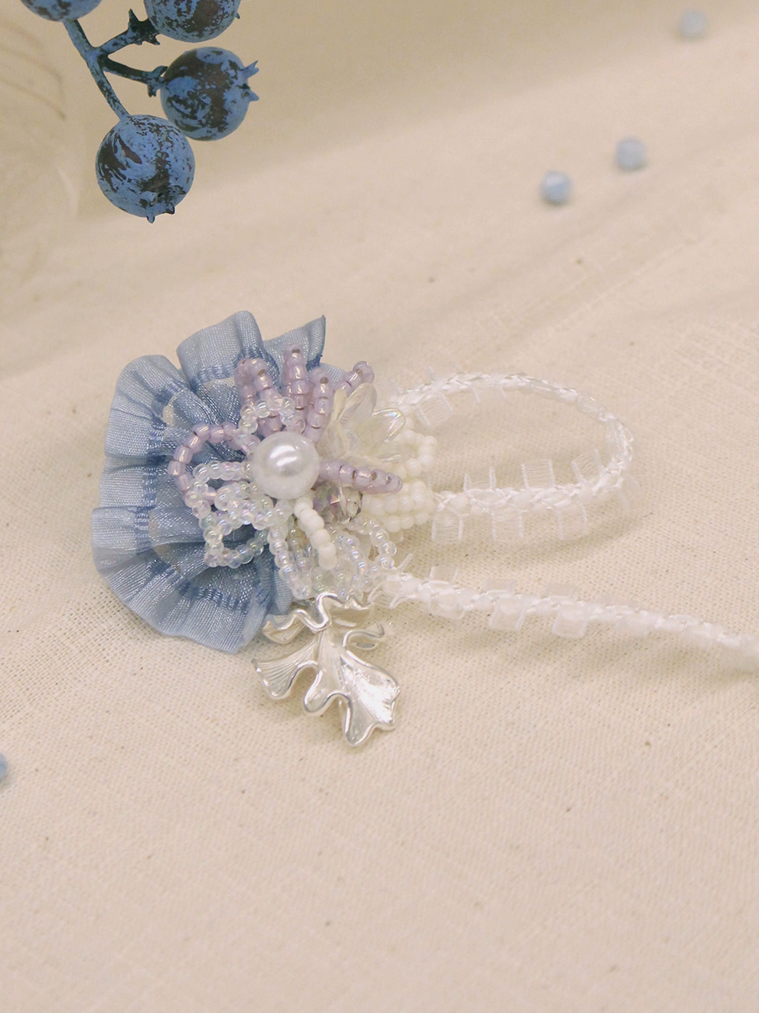 和平小日記。MUCHAT手作14KGP蕾絲珠花葉別針