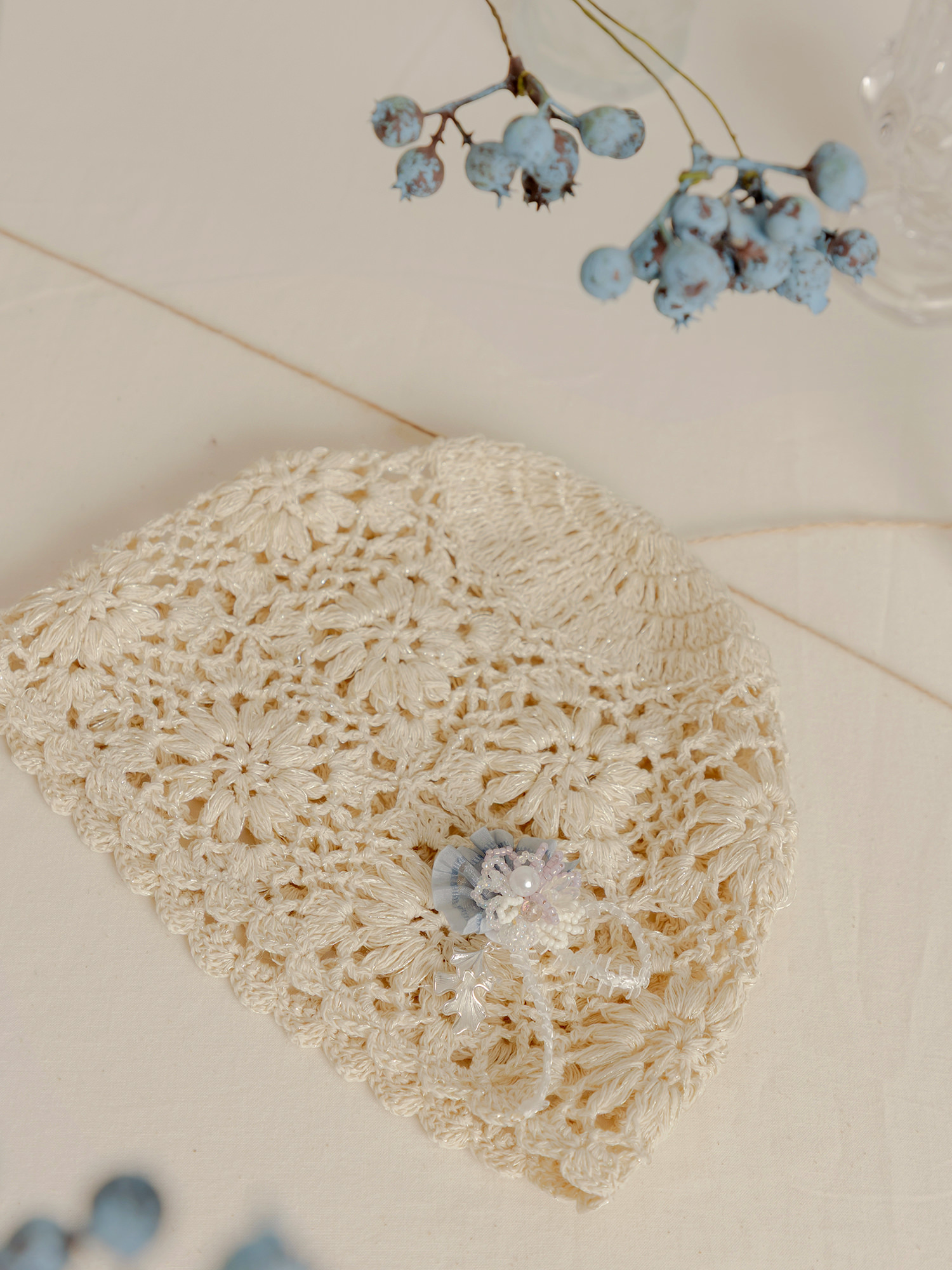 伊恩有戀愛腦。MUCHAT手作鏤空珠花別針針織帽(含別針)