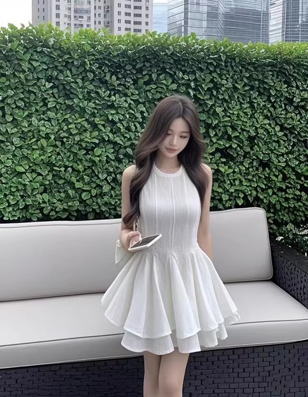 雙層裙襬 特殊面料小洋裝(白/黑)